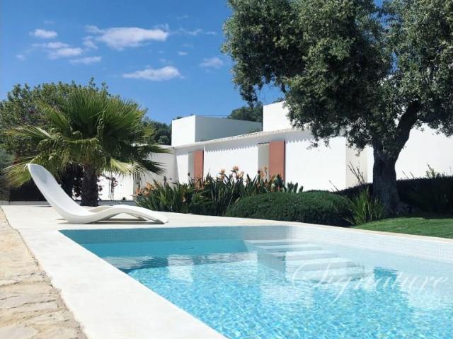 Casa minimalista única perto de Santa Barbara de Nexe cercad. 0m² Santa Bárbara De Nexe
