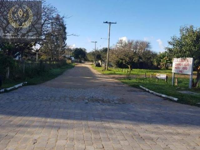 Casa mista na Vila de Itapuã