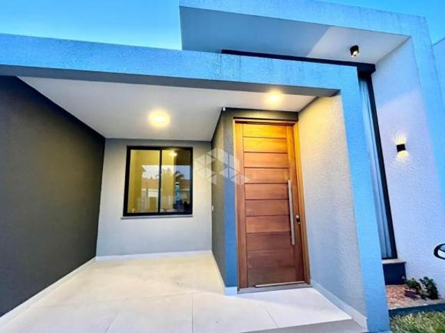 Casa mobiliada 2 domitórios/suíte, pé direito duplo e amplo pátio na Zona Nova!