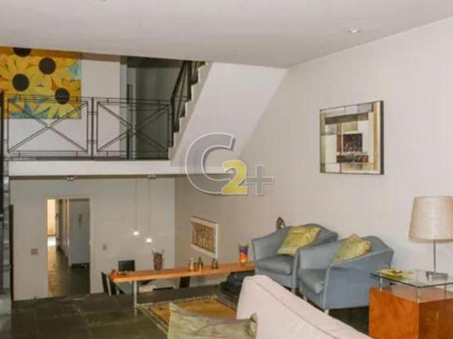 Casa mobiliada à venda na Vila Ipojuca com 239m², 3 suítes e 3 vagas