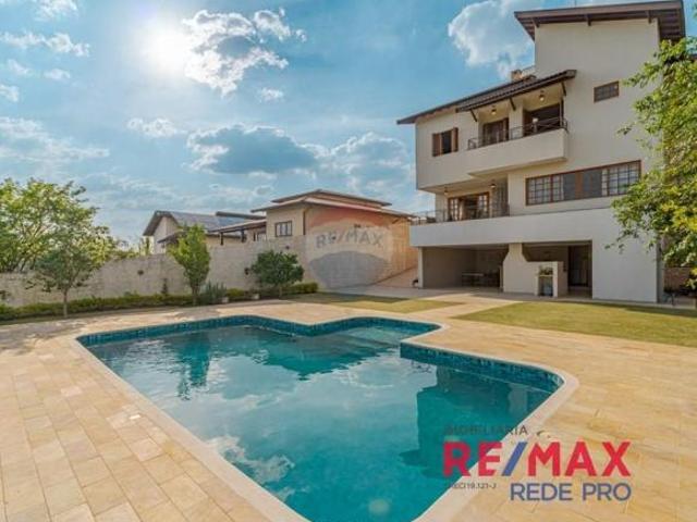 Casa Mobiliada à venda, com 5 quartos, 3 suítes, churrasqueira, piscina e quintal gramado, Condo