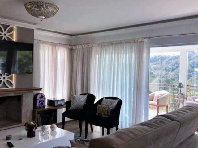 CASA MOBILIADA À VENDA COM VISTA PARA O VALE