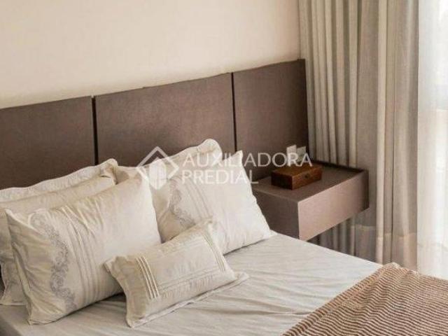 Casa mobiliada alto padrão 3 suítes em condomínio fechado Guabirotuba