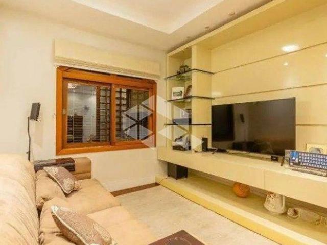 Casa mobiliada com 3 dormitórios 1 suíte, com 320m², piscina e área gourmet Próximo à orla, no b