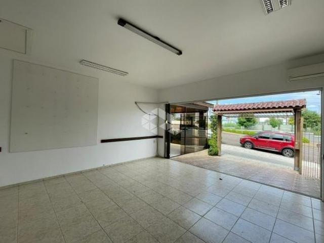 Casa mobiliada, com 04 dormitórios e piscina no Bairro Santo Antônio