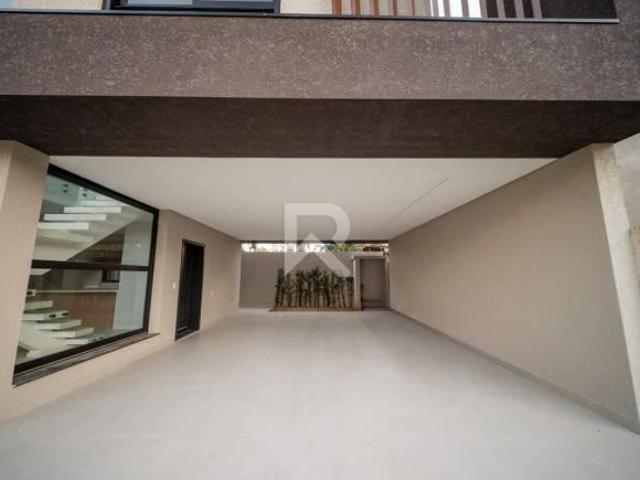 Casa mobiliada com 250m2 privativos Quintal | 3 suítes | Condomínio