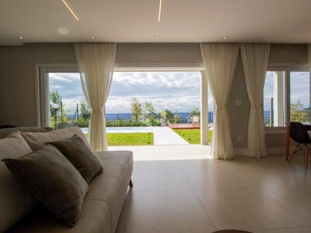 Casa Mobiliada com 2 Suítes, piscina com SPA aquecida e linda vista para o Vale