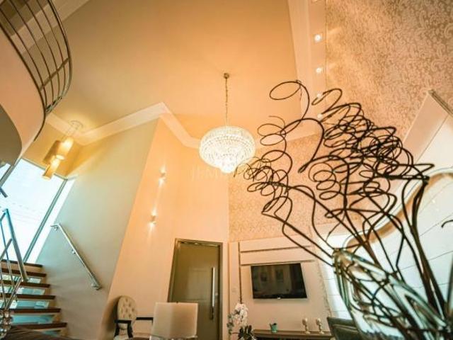 Casa mobiliada de 4 dormitórios à venda no Condomínio Ilha Bela, em Carlópolis/PR — 298 m² e piscina