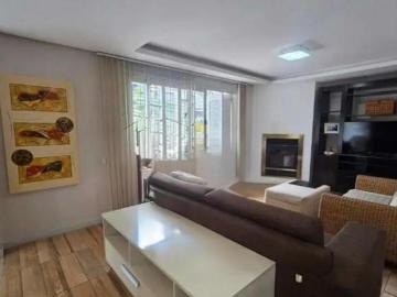 Casa mobiliada no Bairro Universitário, com 260 m2 e com 3 dormitór