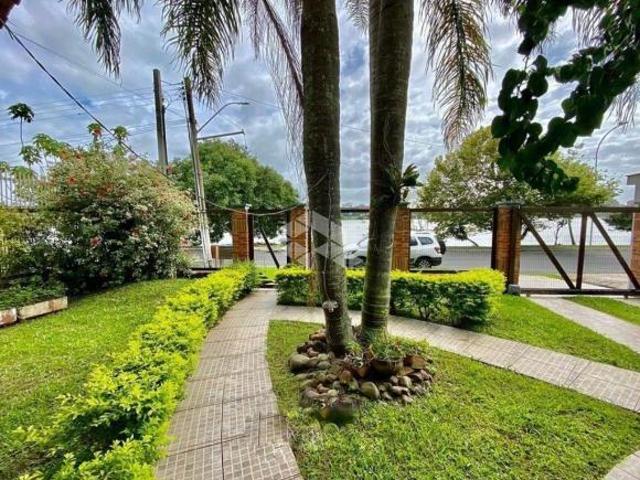 Casa Mobiliado a, 3 dormitórios sendo 3 suítes, 2 vagas de garagem, para venda. Praia da Cal, T