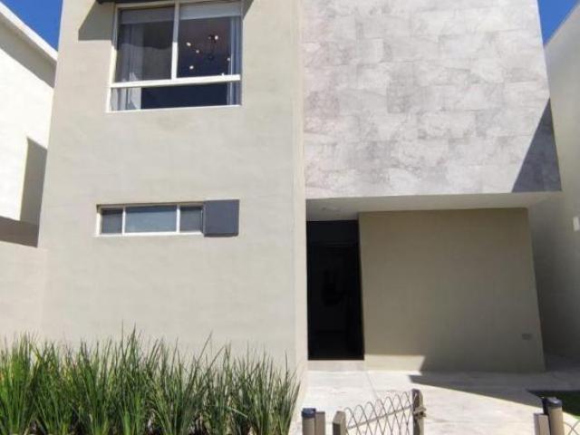 Casa modelo Visaya 2 en Residencial Cantabria Paneles solares y canceles