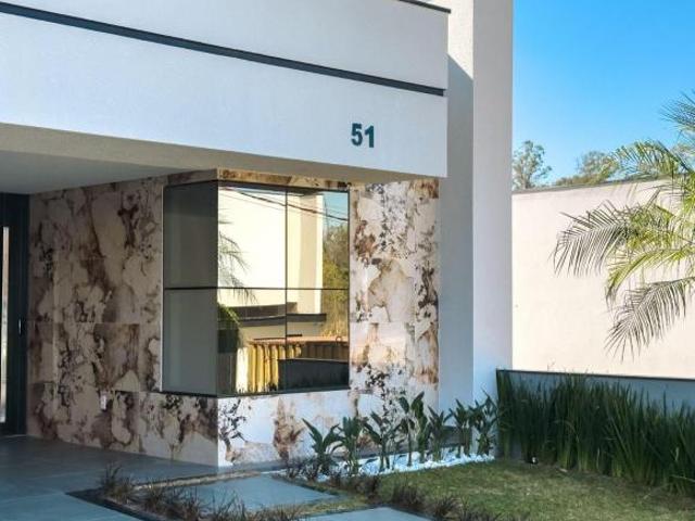 Casa Moderna com Piscina, Condomínio Park Gran Reserve