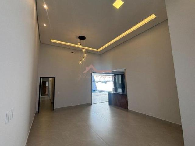 Casa moderna com piscina e energia solar no Condomínio Olívio Franceschini Hortolândia