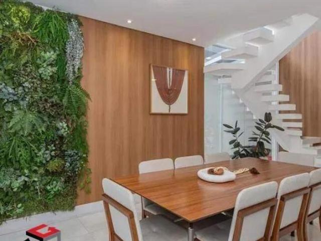 Casa Moderna com Piscina Privativa e Hidromassagem no Moinho Velho – 200 m²