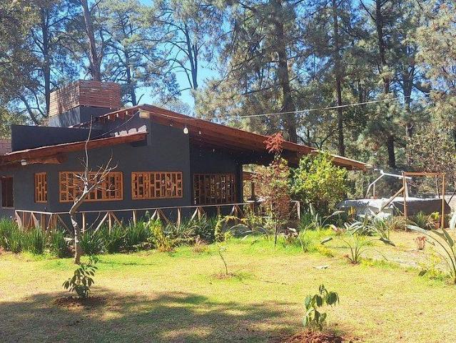 Casa Moderna con Amplio Terreno y Jard?n a 20 Minutos de Valle