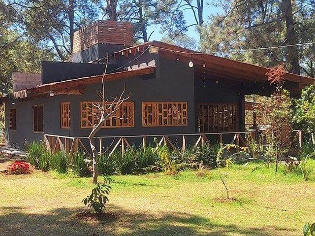 Casa Moderna con Amplio Terreno y Jard?n a 20 Minutos de Valle