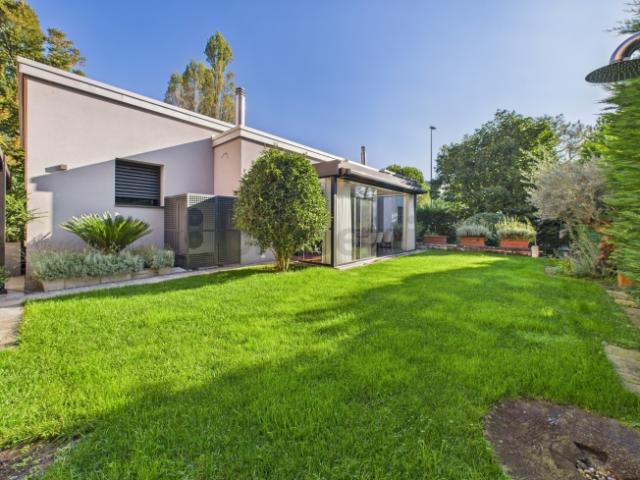 Casa moderna con giardino, spa privata e tecnologia avanzata a Locarno