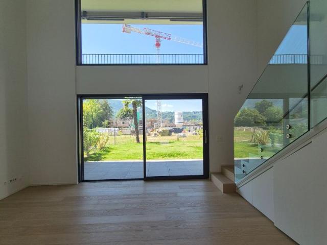 Casa moderna con piscina a Caslano Disponibile subito