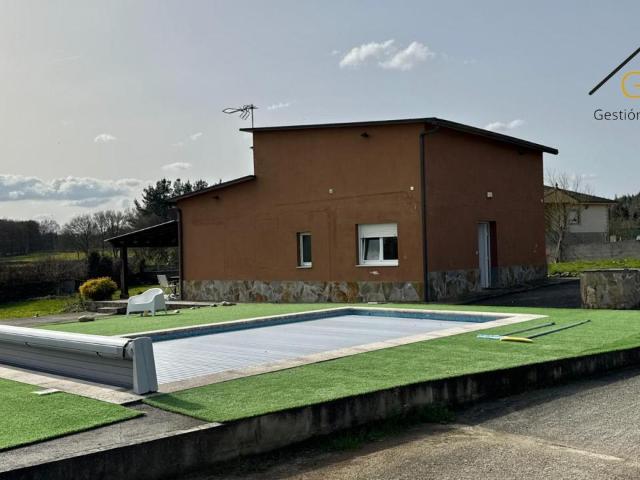 Casa moderna con piscina en Lugo