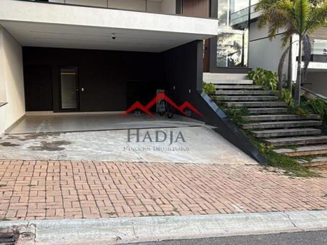 Casa moderna à venda, com 3 suítes e spa integrado à área gourmet, no Brisas do Lago Jundiaí SP