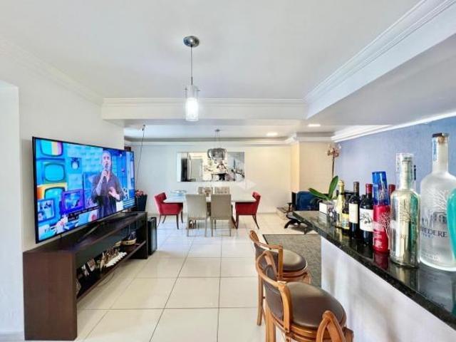 CASA MODERNA À VENDA | LOCALIZAÇÃO CENTRAL Venha se surpreender!