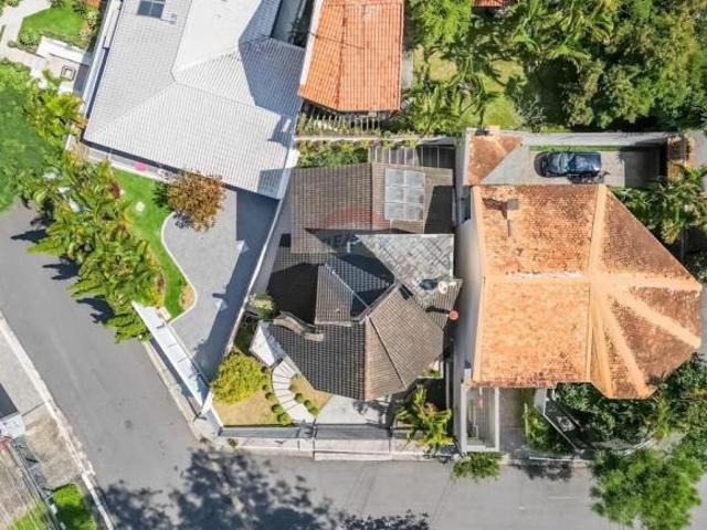 Casa Moderna à venda no Jardim Marajoara: 4 Quartos, 237m² e Arquitetura em Níveis, São Paulo, SP