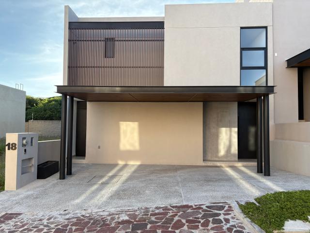Casa Moderna a Estrenar con 4 Recámaras, Una en Planta Baja | Exclusivo Club Altozano, Juriquilla
