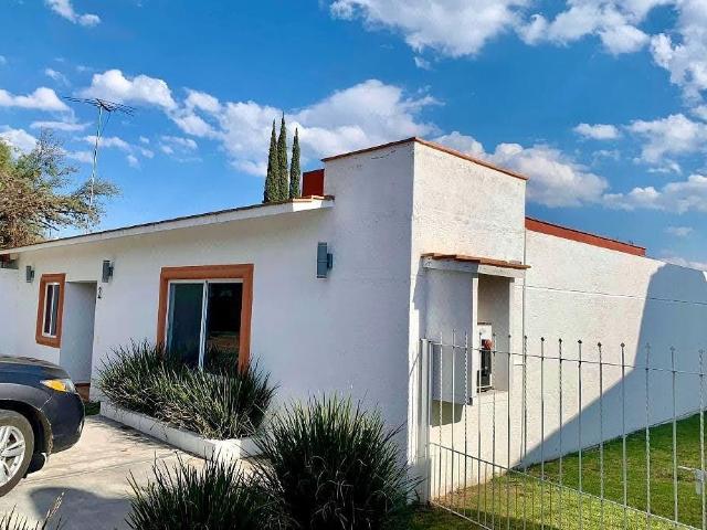 Casa Moderna AMUEBLADA, con Jacuzzi y alberca en Renta, Club de Golf