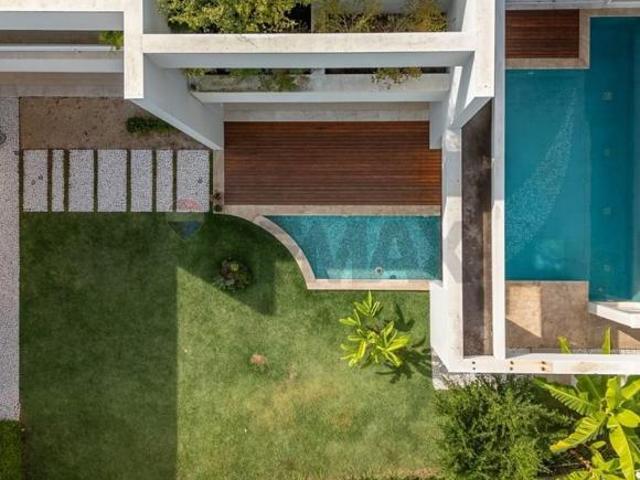 Casa moderna ao lado do Porto Seguro no Village Visconde de Itamaracá