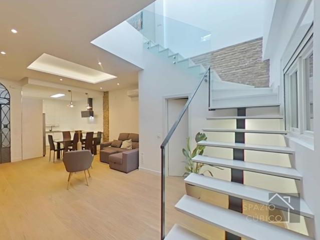 Casa moderna de 4 dormitorios y amplias terrazas cerca de Gran Plaza