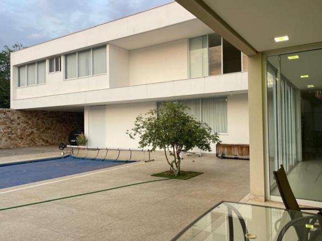 Casa moderna de altíssimo padrão com 7 quartos em condomínio com segurança 24h