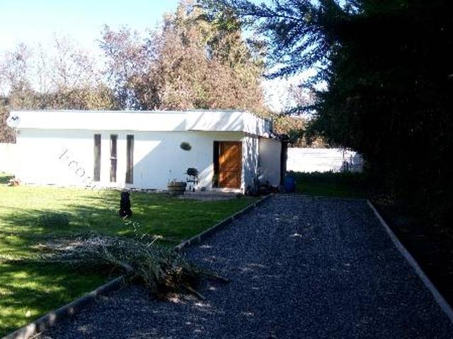 Casa moderna dentro de parcela en condominio privado