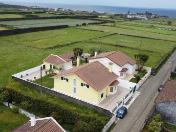 Casa Moderna em Calhetas, Ribeira Grande 4 Quartos