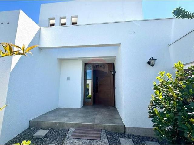 Casa moderna en condominio exclusivo de la dehesa | 4 dormitorios por 25990.00 en Lo Barnechea