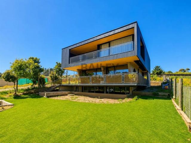 Casa moderna en arriendo de 4 dorm. en reñaca