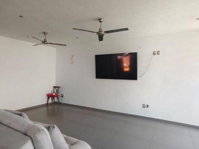 CASA MODERNA EN LA COLONIA EL HUJAL ZIHUATANEJO
