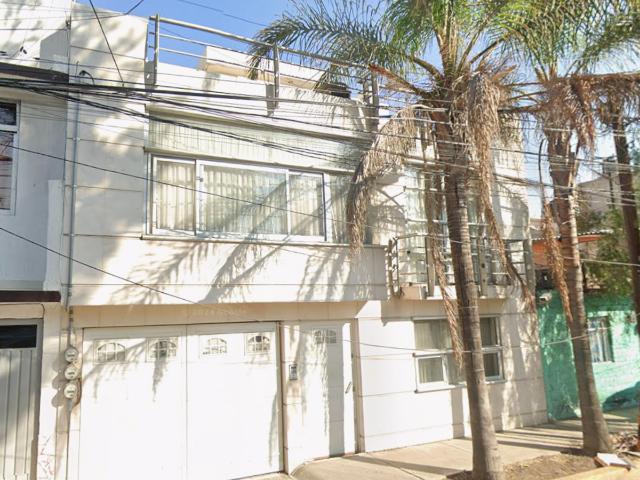 Casa moderna en Neza con jardín privado y más de $2M debajo de su valor real JH