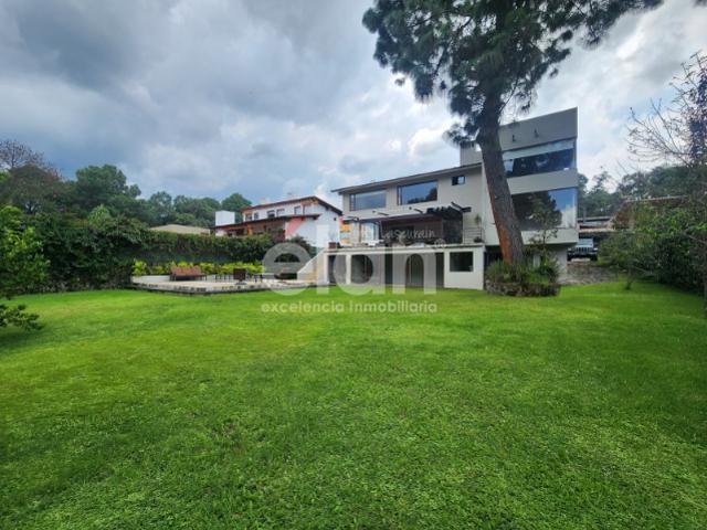 CASA MODERNA EN PRIVADA CON VIGILANCIA, CERCA DEL CLUB DE GOLF AVANDARO