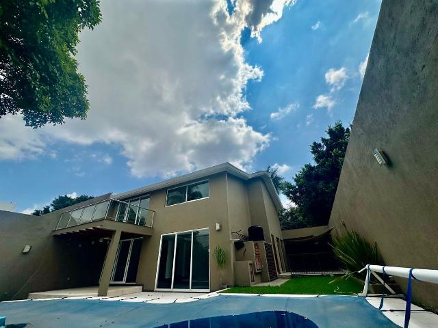 Casa Moderna en Renta y Venta, Colonia Vista Hermosa