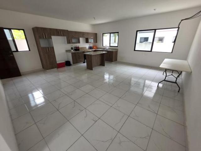 Casa moderna en venta Col. Nuevo aeropuerto