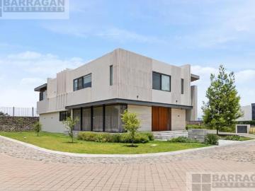 Casa moderna en venta con acabados de lujo en El Campanario