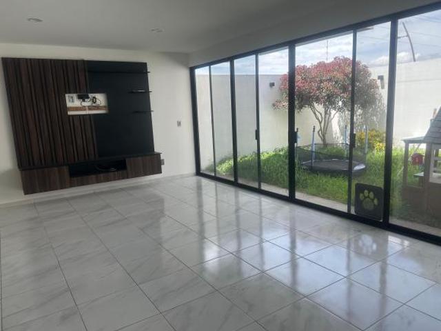 casa moderna en venta en cañadas del arroyo