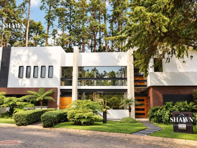 Casa Moderna en venta en Club de Golf Los Encinos