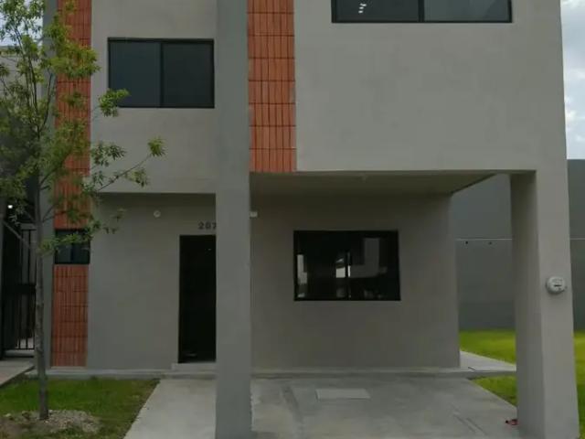 Casa Moderna en Venta en Monarca, Ramos Arizpe: Seguridad y Confort