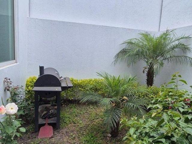 Casa moderna en venta en Paseos Churubusco frente a un parque
