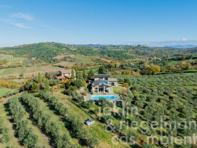 Casa moderna in pietra tradizionale con una vista panoramica. 331m² Gualdo Cattaneo