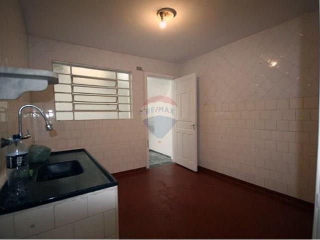 Casa Moderna na Liberdade: Pronta para Mudar!