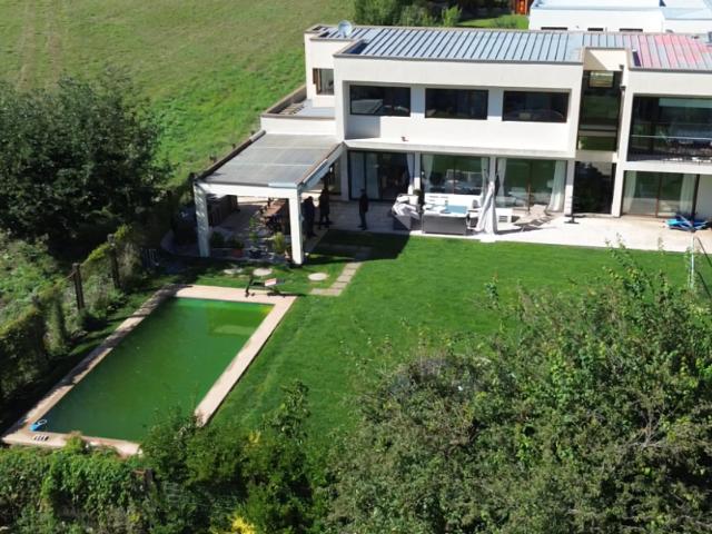 ESPECTACULAR CASA MODERNA EN LOMAS DEL CARMEN, GRAN DISEÑO