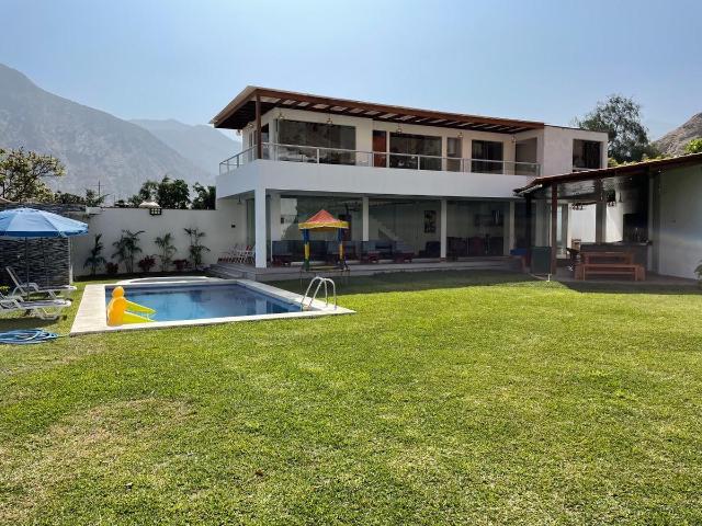 Casa MODERNA S/3200 5 dormitorios, capacidad 18 personas, piscina con jacuzzi