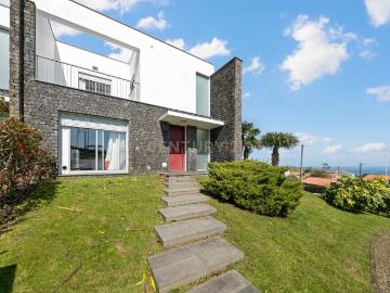 Casa moderna T4 com vista panorâmica em Fonte do Bastardo